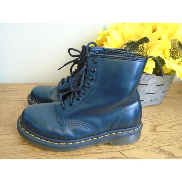 Dr Marten's Doc Marten's 1460 combat boots size 8 Womens size 7 Mens - Picture 2 of 7